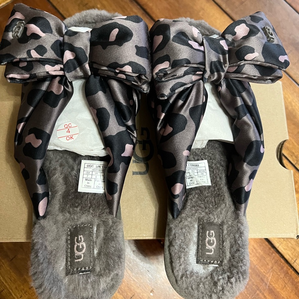 UGG Lushette Pink/Brown Leopard Bow Puffer Slippers Size 7 New in Box Worn once.